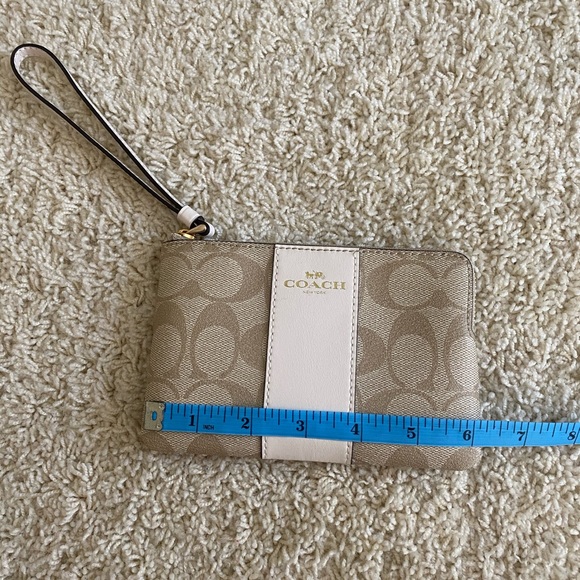 Coach Corner Zip Wristlet In Signature Canvas - Picture 3 of 7